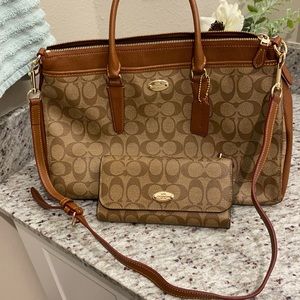 Coach purse and matching wallet - like new